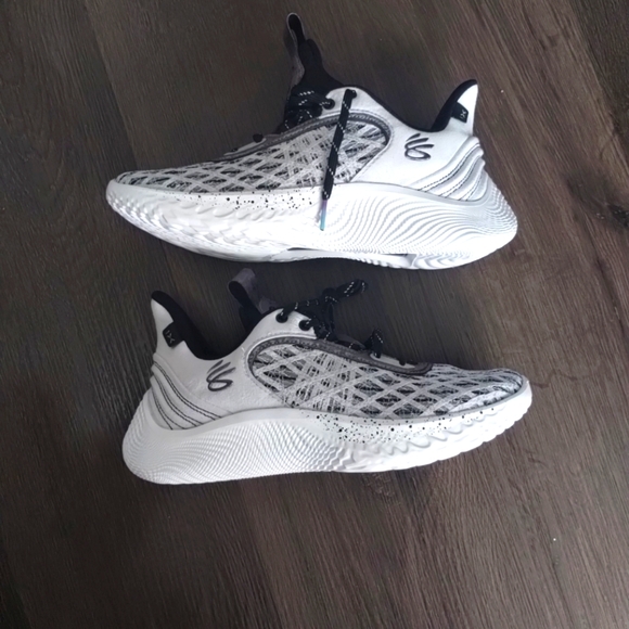 Sz 7.5 Under Armour Curry 9 Flow PE March Madness 2K22 Basketball 3025769-104 - Picture 1 of 9